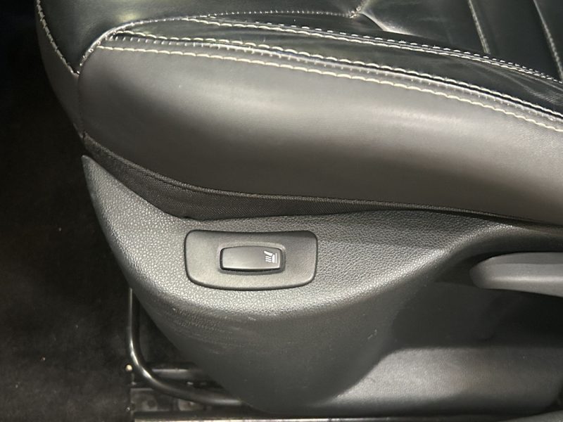 RENAULT CLIO IV *INITIALE PARIS* 1.2 TCE 120 CV *BOSE*.