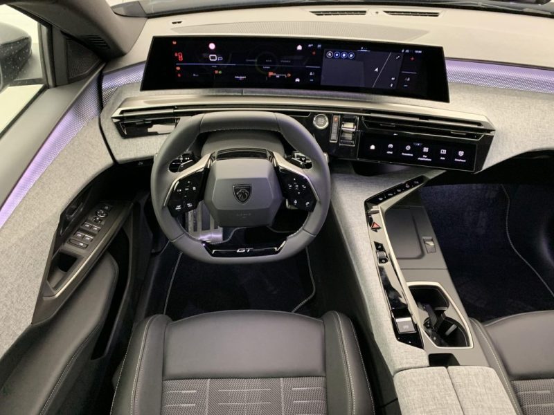 PEUGEOT 3008 HYBRID 145 E-DCS6 GT 2025
