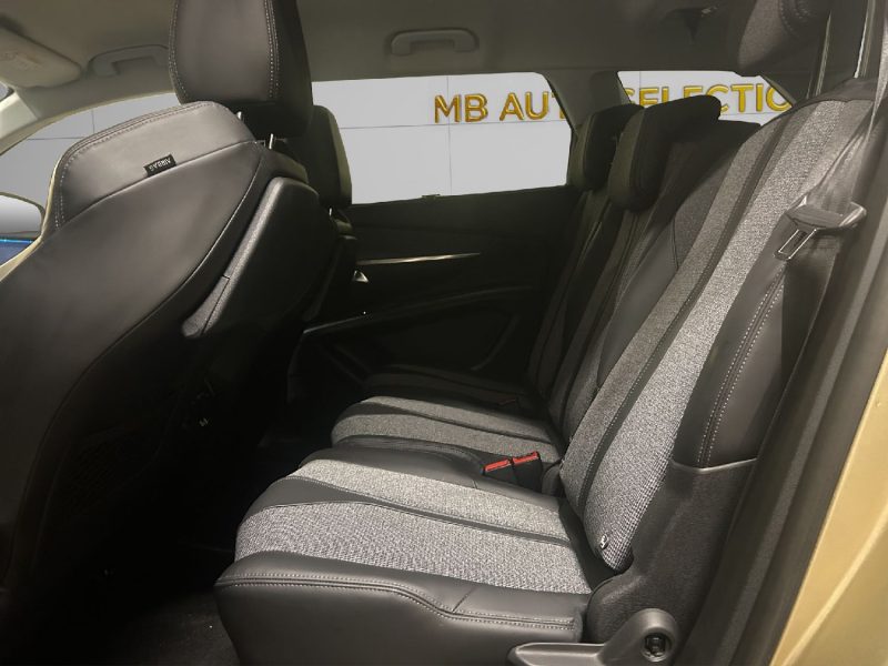 PEUGEOT 5008 II *7 PLACES* 1.2 Essence 130 cv *FINITION ALLURE* *BOITE AUTO*