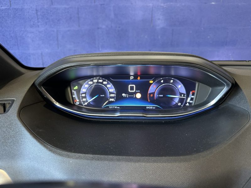 PEUGEOT 5008 GT 2.0L 180CH BLUE HDI SS EAT6 / 7 PLACES / CAR PLAY 