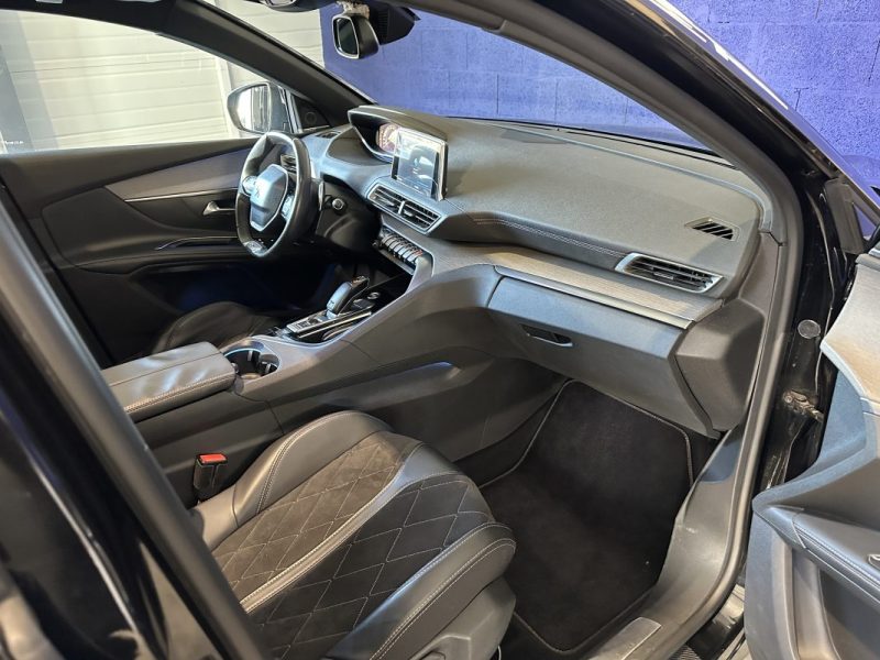 PEUGEOT 5008 GT 2.0L 180CH BLUE HDI SS EAT6 / 7 PLACES / CAR PLAY 