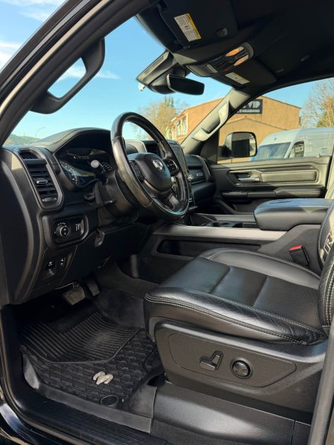 Dodge RAM 1500 5.7 V8 HEMI REBEL Night – 400 ch – 69 000 km – Garantie 12 mois