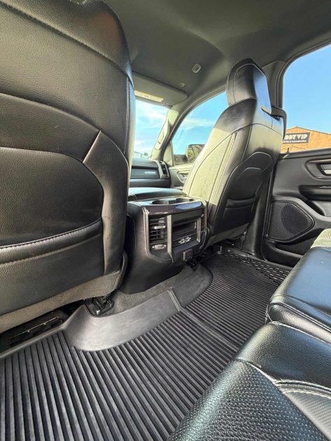 Dodge RAM 1500 5.7 V8 HEMI REBEL Night – 400 ch – 69 000 km – Garantie 12 mois