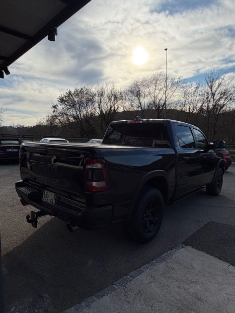 Dodge RAM 1500 5.7 V8 HEMI REBEL Night – 400 ch – 69 000 km – Garantie 12 mois