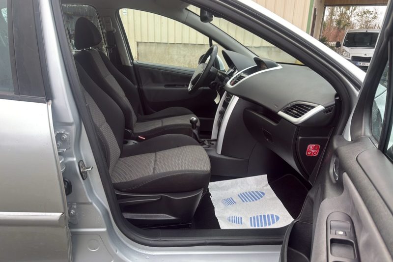 PEUGEOT 207 1.4 HDI 70ch Trendy - Garantie