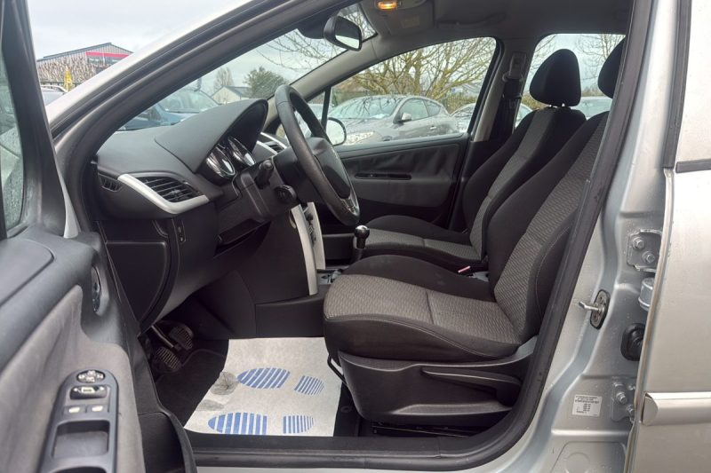 PEUGEOT 207 1.4 HDI 70 CH TRENDY BVM5 Garantie
