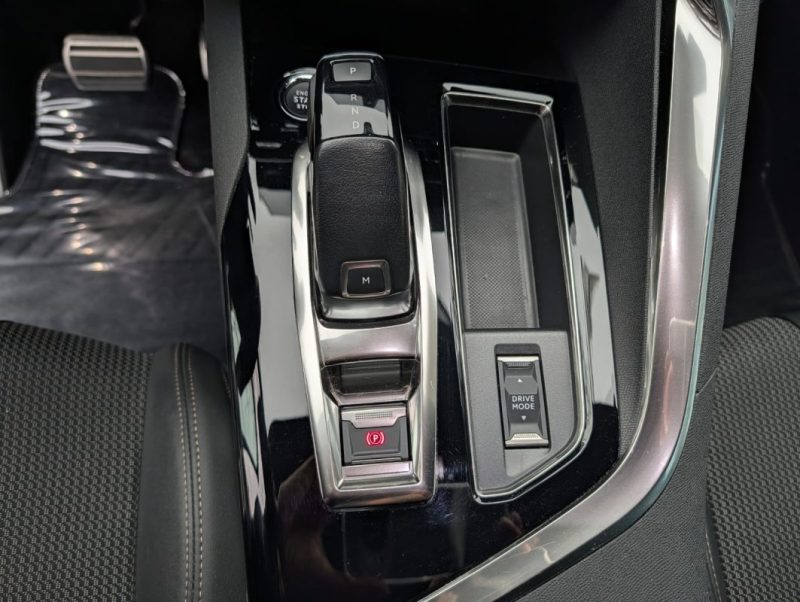 PEUGEOT 3008 GT Line 130 ch Phase 2 1.5 BlueHDi  Boîte Automatique/ Pack Cuir Massant