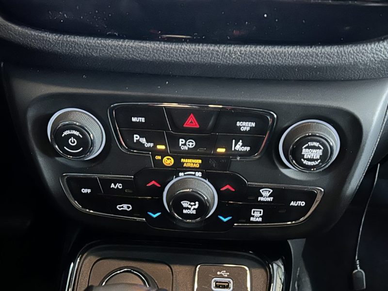 JEPP COMPASS LIMITED 4X4 BEATS 2018 140CV / CARPLAY / CAMERA DE RECUL / SIEGES ELECTRIQUE A MÉMOIRE 