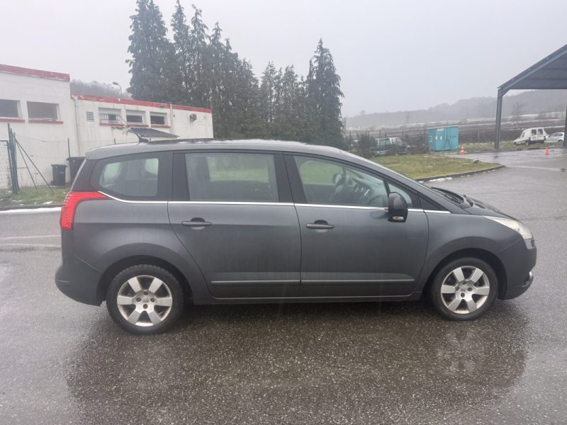 PEUGEOT 5008 1.6 HDI 110 business PACK 2010
