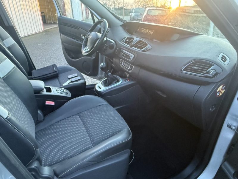 RENAULT SCENICIII 1.5 DCI 110CH ENERGY BOSE ECO² 7 PLACES 2014