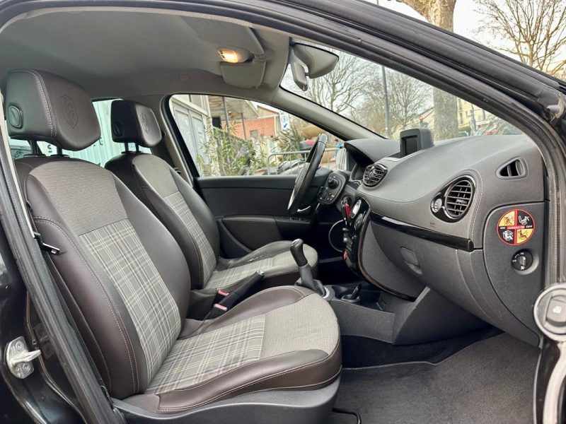 RENAULT CLIO III 1.2 TCE 100 XV DE FRANCE  