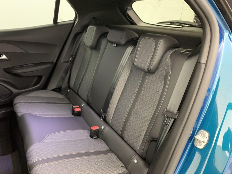 PEUGEOT 2008 HYBRID 145 E-DCS6 ALLURE 2025