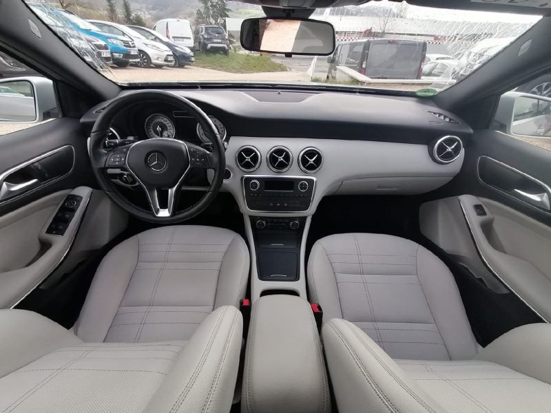 MERCEDES CLASSE A 180 - Boite automatique 122ch essence