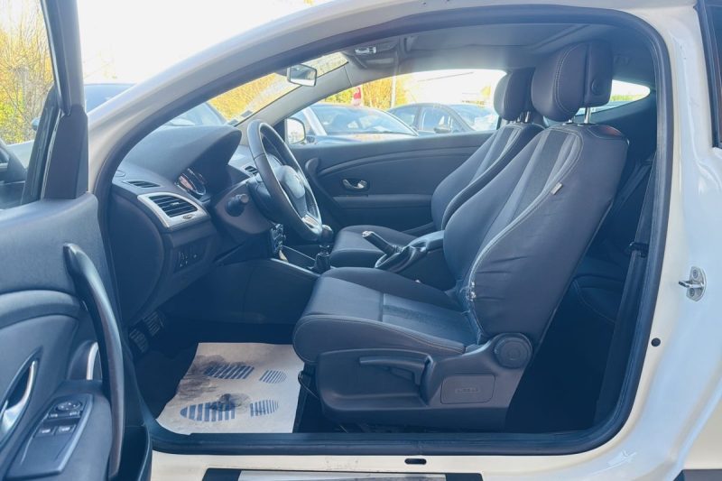 RENAULT MEGANE III Coupé 1.5 dCi 110ch Dynamique BVM6 Garantie