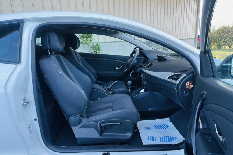 RENAULT MEGANE III Coupé 1.5 dCi 110ch Dynamique BVM6 Garantie