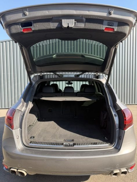 PORSCHE CAYENNE FULL OPTION