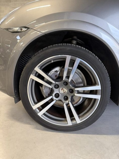 PORSCHE CAYENNE FULL OPTION