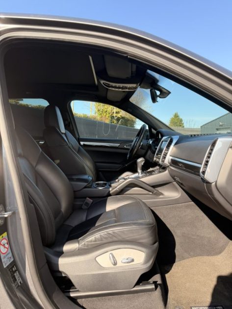 PORSCHE CAYENNE FULL OPTION