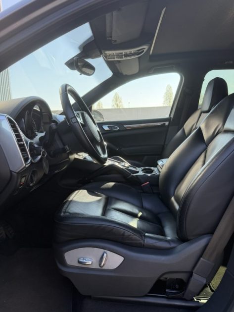 PORSCHE CAYENNE FULL OPTION