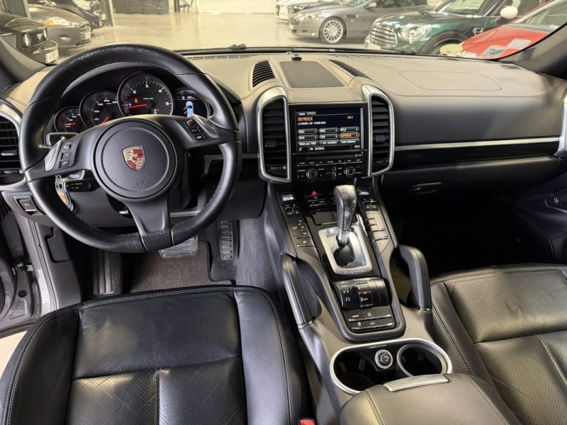 PORSCHE CAYENNE FULL OPTION