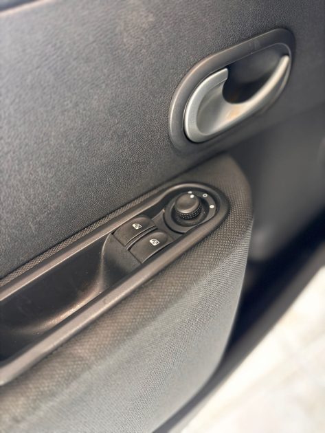 Renault Clio III 1.2 75ch – 83 000 km – Toit ouvrant – Garantie 12 mois - Excellent état 