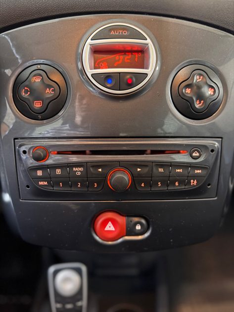 Renault Clio III 1.2 75ch – 83 000 km – Toit ouvrant – Garantie 12 mois - Excellent état 