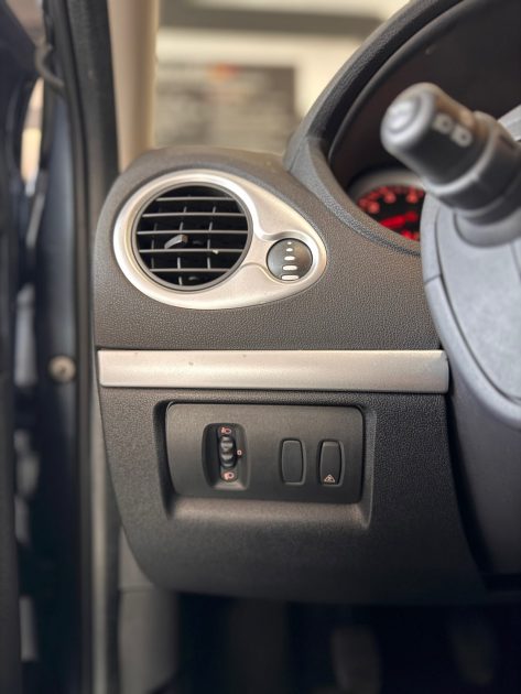 Renault Clio III 1.2 75ch – 83 000 km – Toit ouvrant – Garantie 12 mois - Excellent état 