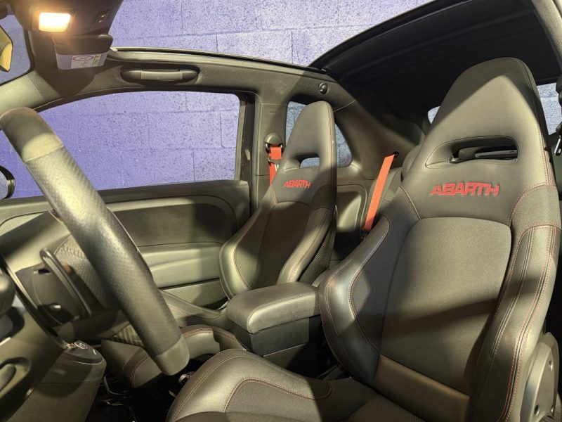 ABARTH 500 CABRIOLET 180cv 595 ESSEESSE BVA - SABELT CARBONE - AKRAPOVIC - BREMBO - 49 500 klm 