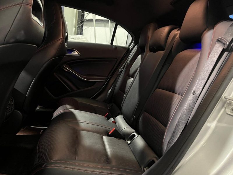 MERCEDES CLASSE A 160 FASCINATION AMG 7G-DCT *** DÉTECTEUR D'ANGLE MORT / CUIR ALCANTARA ***