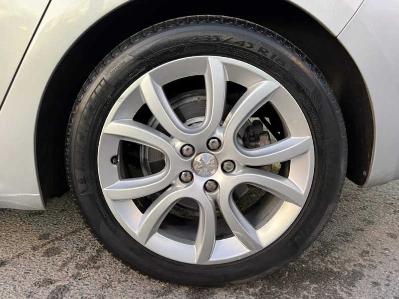 PEUGEOT 508 1.6 E HDI 115 Cv BOITE AUTOMATIQUE / ECRAN GPS CRIT AIR 2 - GARANTIE 1 AN