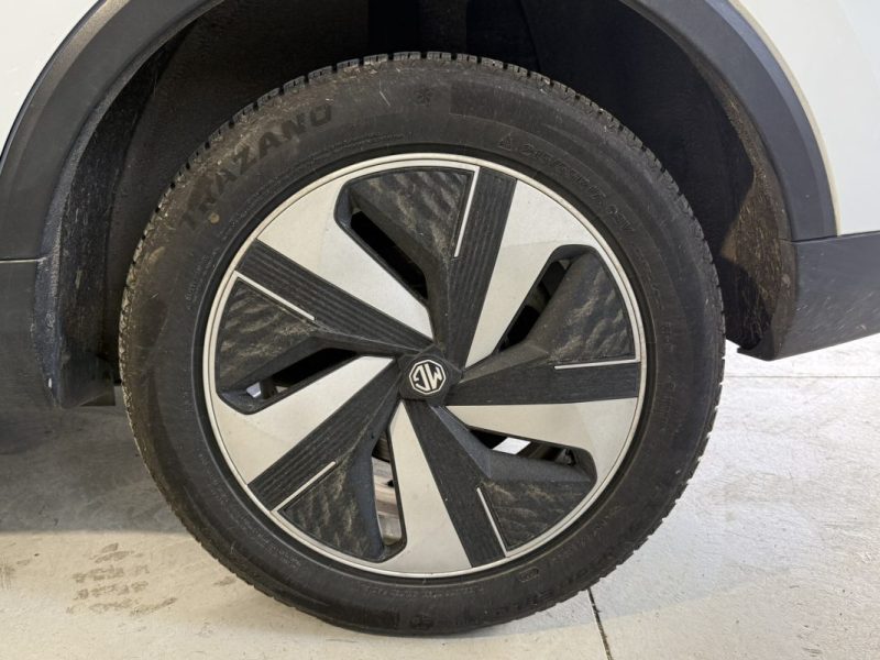 M.G. ZS-EV 177CV LUXURY / PREMIÈRE MAIN