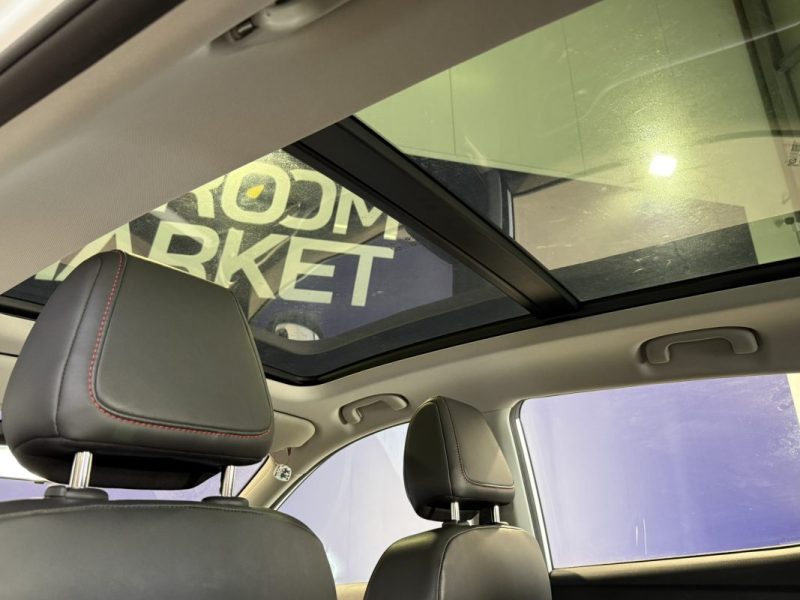 M.G. ZS-EV 177CV LUXURY / PREMIÈRE MAIN