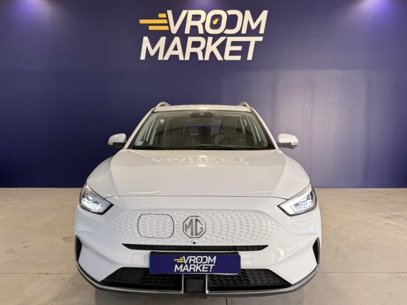 M.G. ZS-EV 177CV LUXURY / PREMIÈRE MAIN