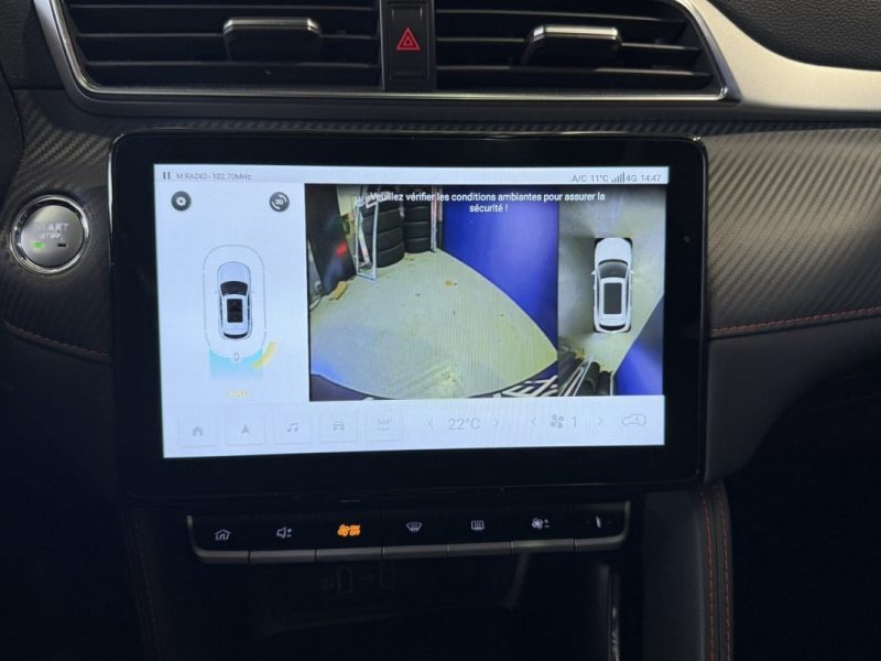 M.G. ZS-EV 177CV LUXURY / PREMIÈRE MAIN