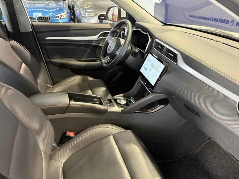 M.G. ZS-EV 177CV LUXURY / PREMIÈRE MAIN