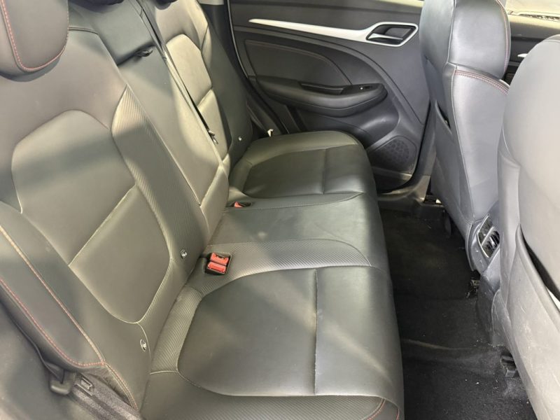 M.G. ZS-EV 177CV LUXURY / PREMIÈRE MAIN