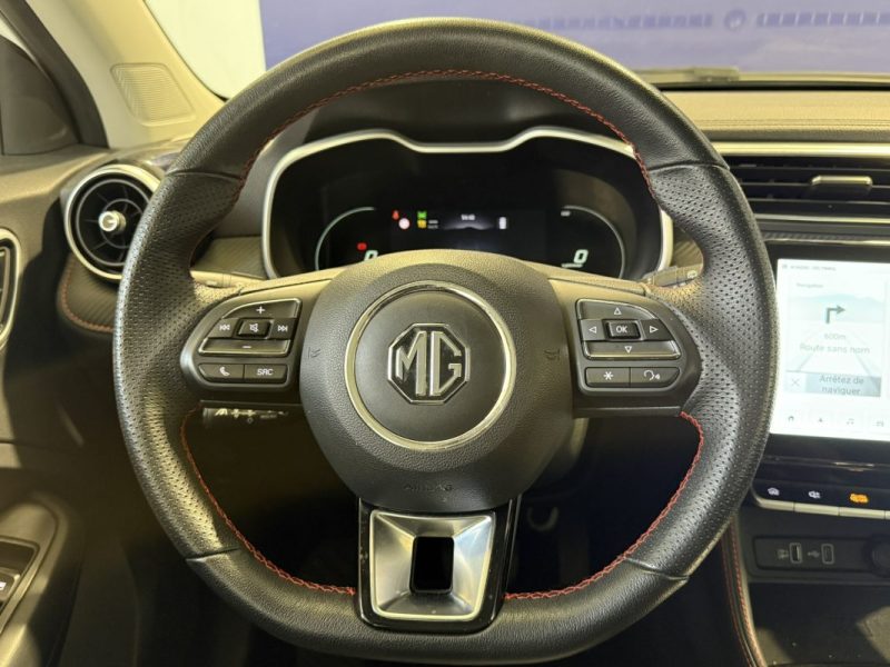 M.G. ZS-EV 177CV LUXURY / PREMIÈRE MAIN