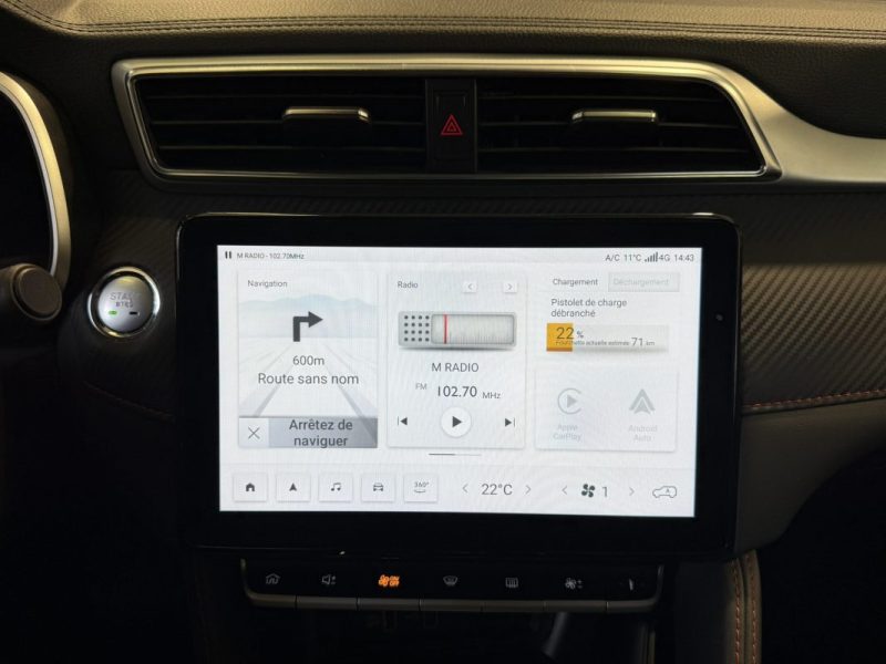 M.G. ZS-EV 177CV LUXURY / PREMIÈRE MAIN