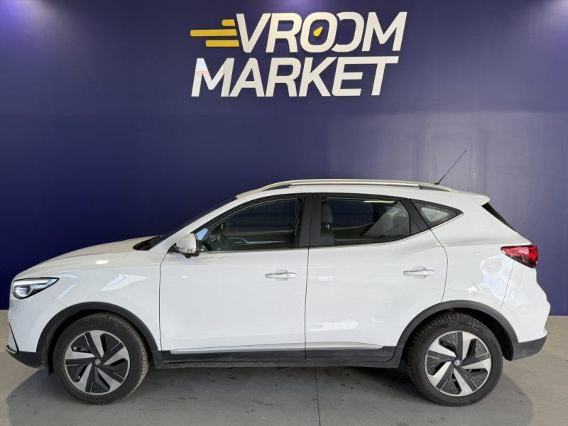M.G. ZS-EV 177CV LUXURY / PREMIÈRE MAIN