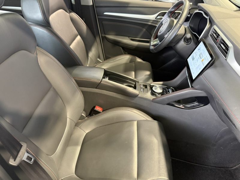 M.G. ZS-EV 177CV LUXURY / PREMIÈRE MAIN