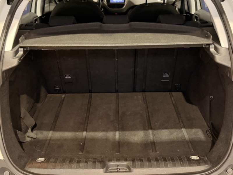 PEUGEOT 2008 / 1.2 L VTi / ESSENCE 82 ch / 2014 / Allure / Attelage / 