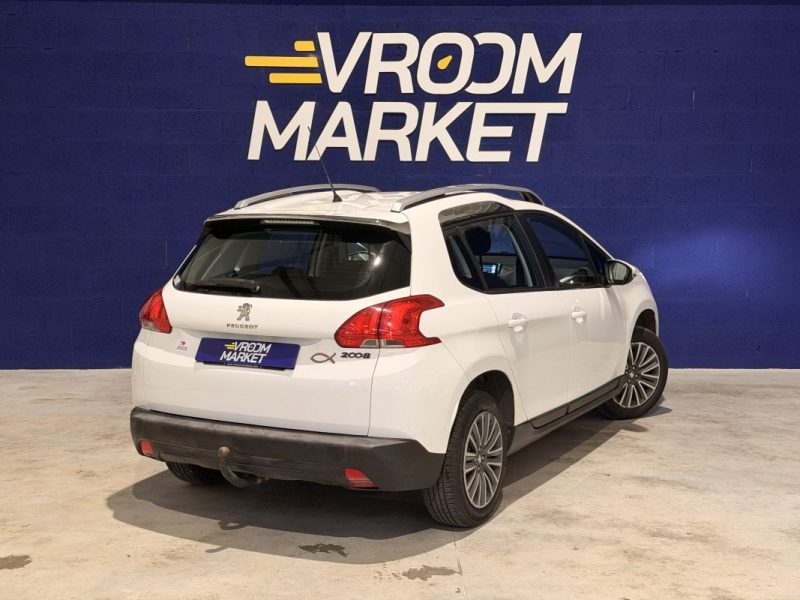 PEUGEOT 2008 / 1.2 L VTi / ESSENCE 82 ch / 2014 / Allure / Attelage / 