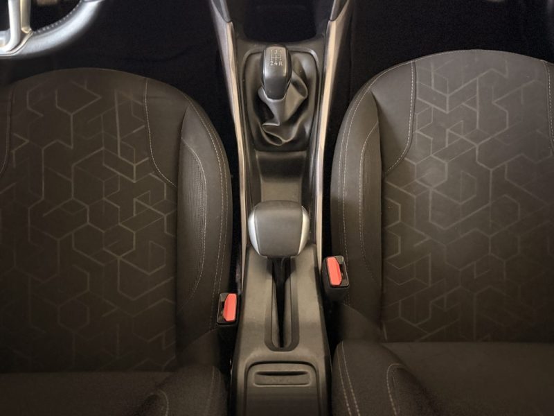 PEUGEOT 2008 / 1.2 L VTi / ESSENCE 82 ch / 2014 / Allure / Attelage / 