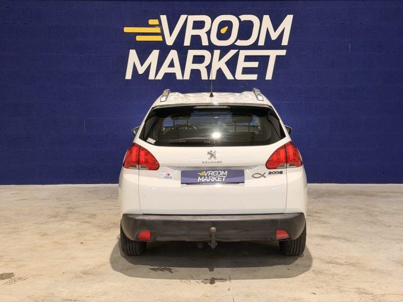 PEUGEOT 2008 / 1.2 L VTi / ESSENCE 82 ch / 2014 / Allure / Attelage / 