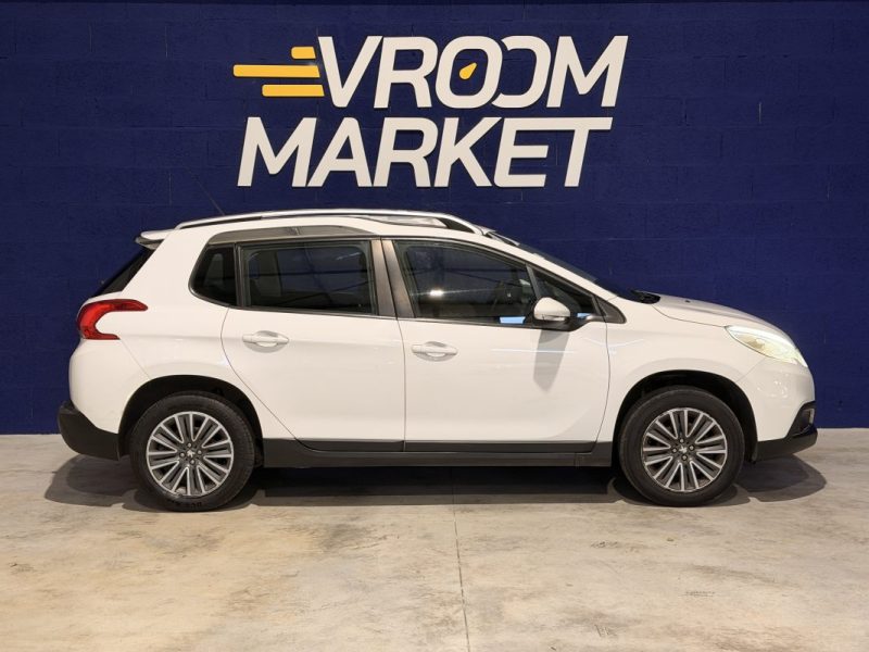 PEUGEOT 2008 / 1.2 L VTi / ESSENCE 82 ch / 2014 / Allure / Attelage / 