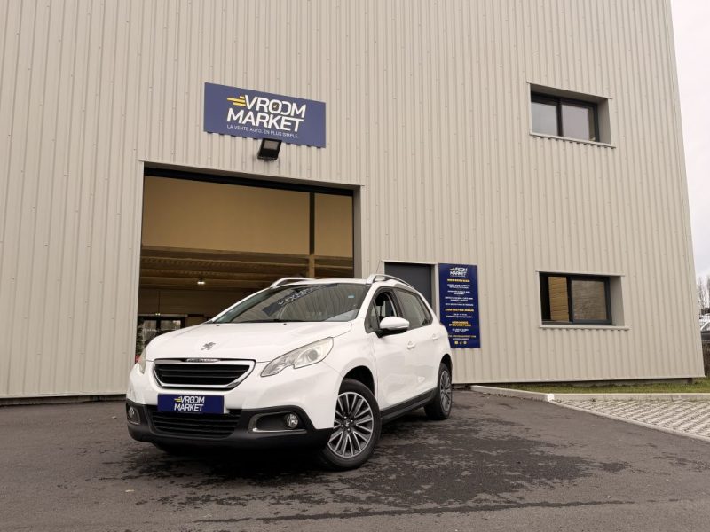 PEUGEOT 2008 / 1.2 L VTi / ESSENCE 82 ch / 2014 / Allure / Attelage / 