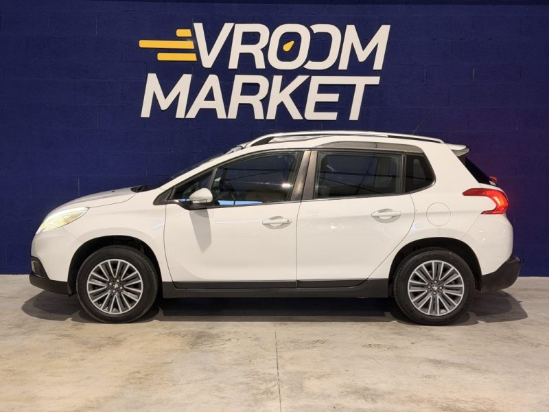 PEUGEOT 2008 / 1.2 L VTi / ESSENCE 82 ch / 2014 / Allure / Attelage / 