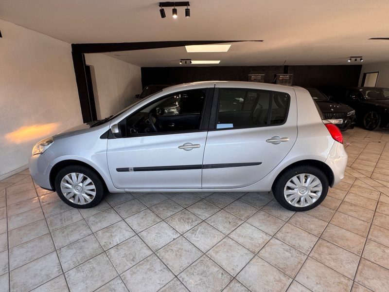 RENAULT CLIO III 1.2 - FAIBLE KILOMÉTRAGE - Garantie 12 mois - Kit distribution neuf 