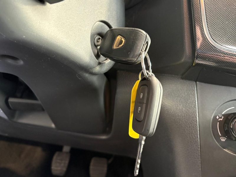 Sandero II 1.5 dCi 75ch 🚗 Essentiel ✨ 1ère main 📋 Distribution neuve 🔧 Reprise 🔄 Garantie 🛡️