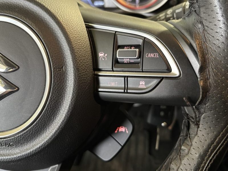 SUZUKI SWIFT V (AZ) 1.2 HYBRID PREMIÈRE MAIN / SIÈGES CHAUFFANT / LINE ASSISTE ADAPTATIF